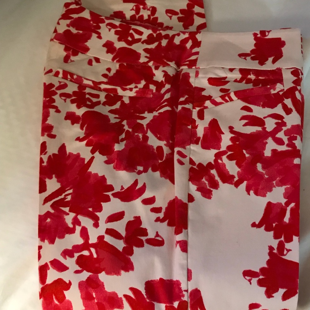 New York  & Co red flowered print cropped ankle